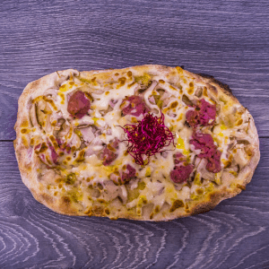 pinsa funghi salsiccia mozzarella
