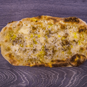 pinsa mozzarella pepe pecorino parmiggiano pepe