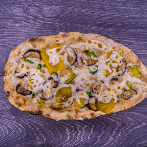pinsa vegetariana peperoni melanzane zuchine mozzarella