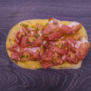pinsa speck salsa rafano