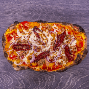 pinsa tonno cipolla pomodoro