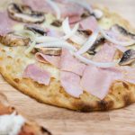 pinsa funghi e prosciutto